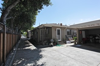 700 Live Oak Ave in Menlo Park, CA - Foto de edificio - Building Photo