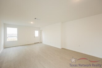8523 Logan Sapphire in San Antonio, TX - Building Photo - Building Photo