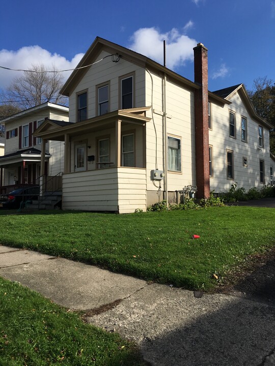 8 John St in Oswego, NY - Building Photo