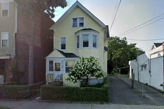 property at 1400 Stratford Ave