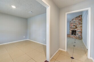 12510 Hunting Brook Dr in Houston, TX - Foto de edificio - Building Photo