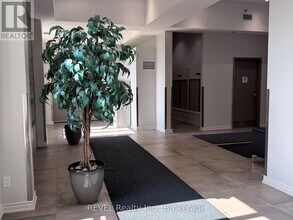 1370 Costigan Rd in Milton, ON - Building Photo - Building Photo