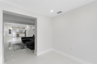 215 SW 32nd Court Rd in Miami, FL - Building Photo - Building Photo