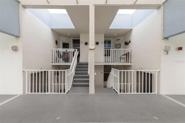 5279 Isla Key Blvd S, Unit 413 in St. Petersburg, FL - Building Photo - Building Photo