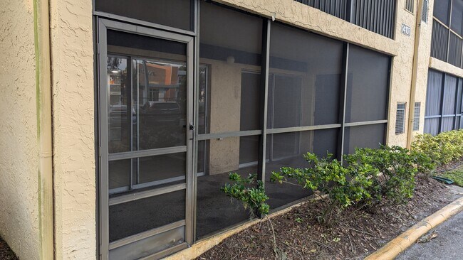 14107 Mossy Glen Ln, Unit 102 in Tampa, FL - Foto de edificio - Building Photo