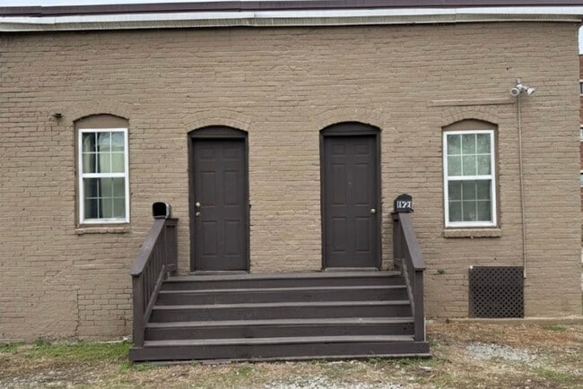 property at 1921 Emerson Dr