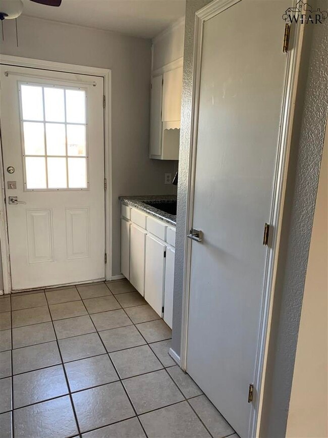 property at 2806 Stearns Ave