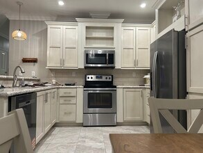 281 84th St in Marathon, FL - Foto de edificio - Building Photo