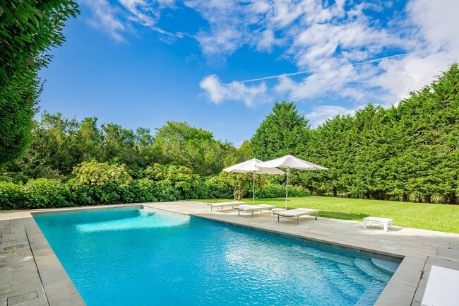 84 Anns Ln in Southampton, NY - Building Photo - Building Photo