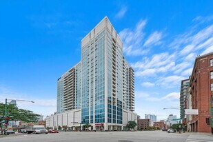 757 N Orleans St in Chicago, IL - Building Photo