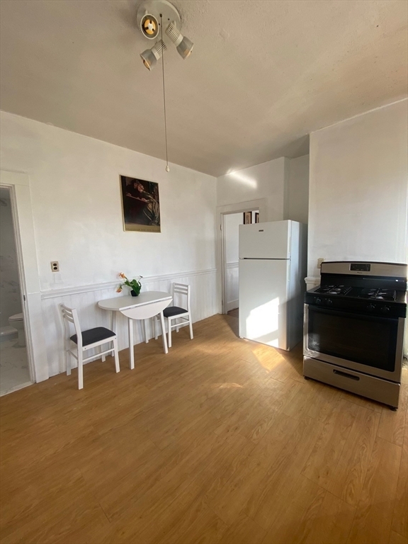 58 Aspinwall Ave, Unit 3 in Brookline, MA - Building Photo - Building Photo