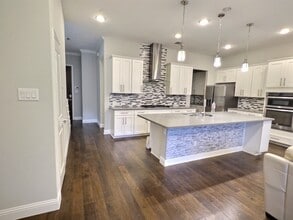 557 Reale Dr in Irving, TX - Building Photo - Building Photo