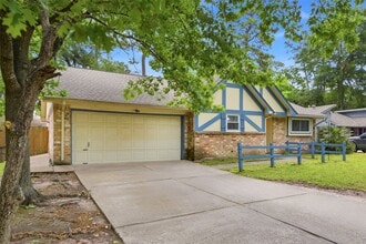 2115 Oaks Dr in Pasadena, TX - Building Photo - Building Photo