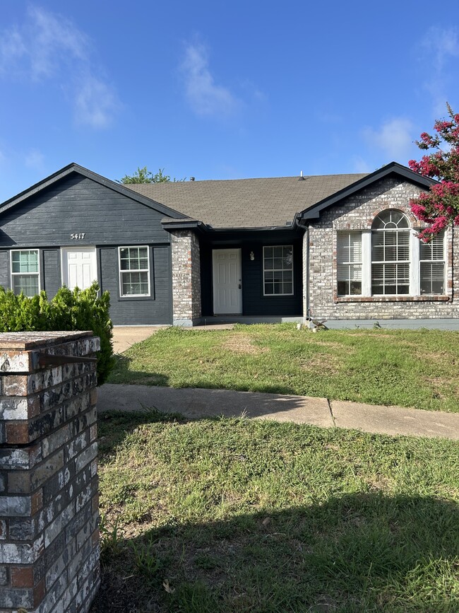 property at 5417 Trailview Dr