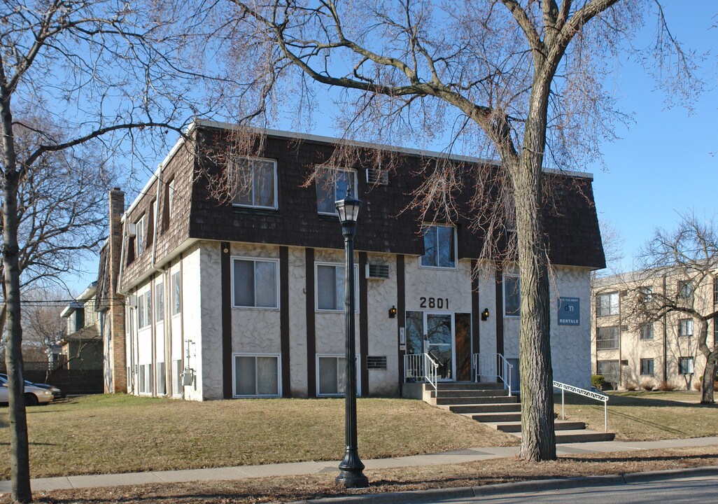 2801 Girard Ave S in Minneapolis, MN - Foto de edificio