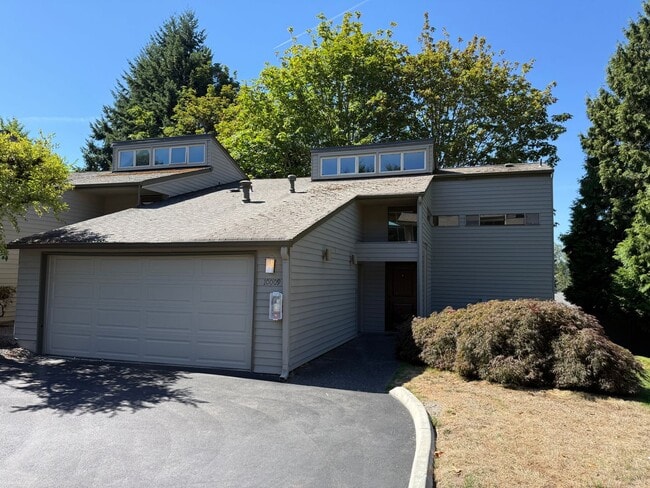 10009 NE 115th Ln in Kirkland, WA - Building Photo - Building Photo