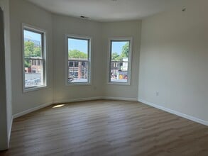 247 Harvard St, Unit 3 in Boston, MA - Foto de edificio - Building Photo