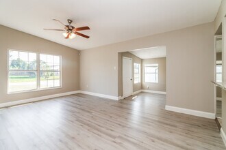 6733 Pomander Ave in New Port Richey, FL - Foto de edificio - Building Photo