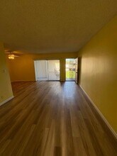 Machado Towers in Los Angeles, CA - Foto de edificio - Building Photo