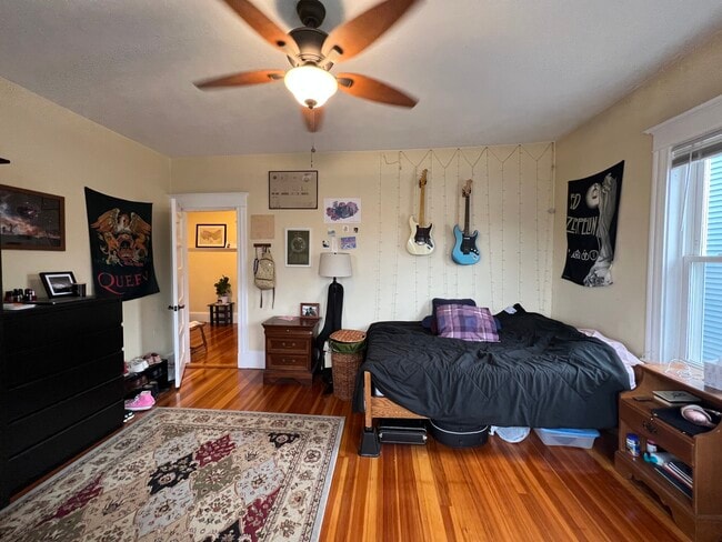 121 Liberty Rd in Somerville, MA - Foto de edificio - Building Photo