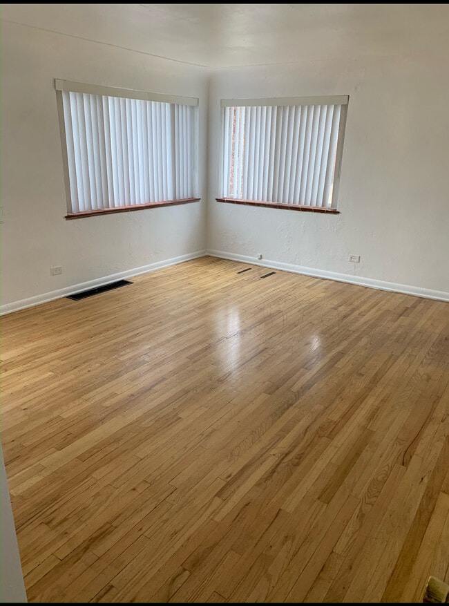 property at 165 E Oxford Ave