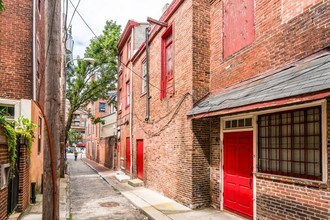 122 Lombard St in Philadelphia, PA - Building Photo - Building Photo