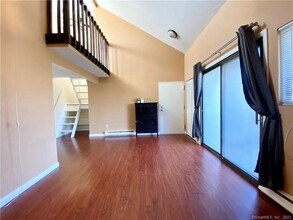 130 Coe Ave in East Haven, CT - Building Photo - Building Photo