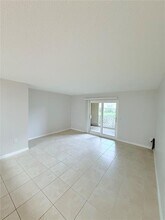 9481 Highland Oak Dr in Tampa, FL - Building Photo - Building Photo