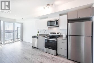 3210 Dakota Cmn in Burlington, ON - Building Photo - Building Photo