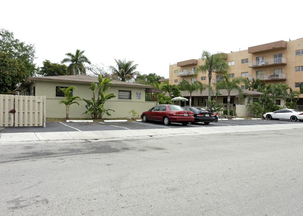 Anna May Apartments in Miami, FL - Building Photo