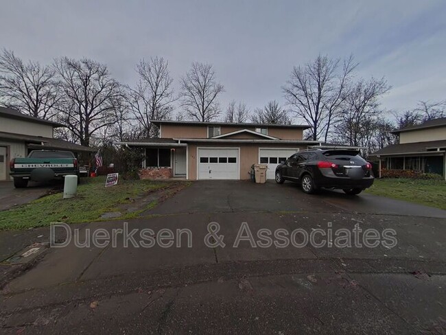 142 SE Atwood Ave