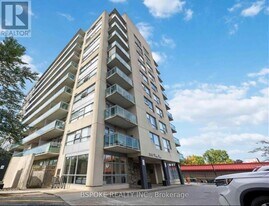 2464 Weston Rd in Toronto, ON - Building Photo
