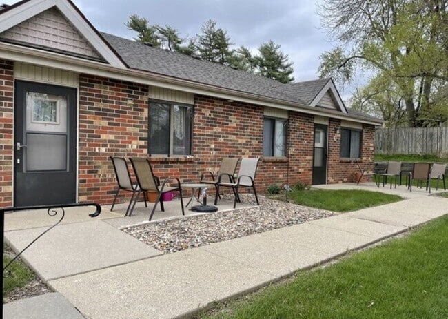 1111 E Iowa Ave in Indianola, IA - Building Photo - Building Photo