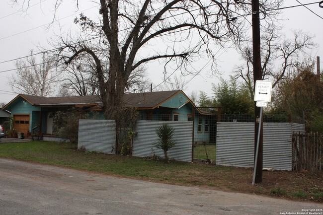 957 Sanger Ave, Unit AUCPAG in New Braunfels, TX - Building Photo - Building Photo