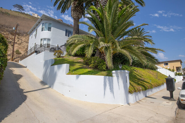 Malibu Cove in Malibu, CA - Building Photo - Building Photo