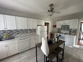 458 Hillside Ave in Hartford, CT - Building Photo