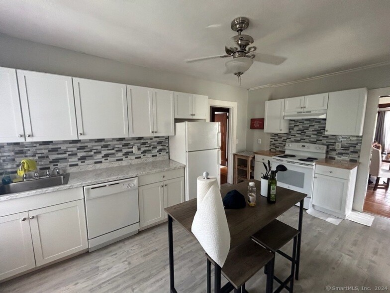 458 Hillside Ave in Hartford, CT - Building Photo