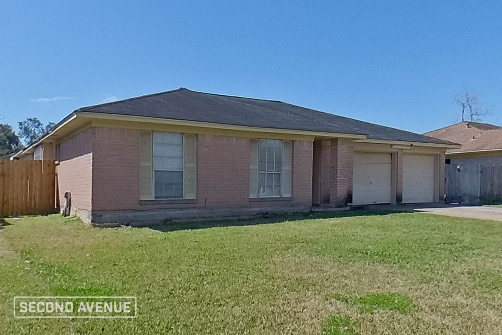 12006 Pompton Dr in Houston, TX - Foto de edificio