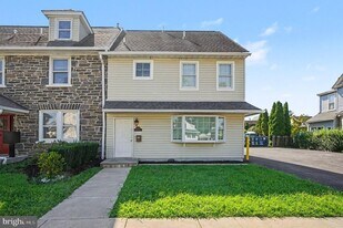 812 Darby Rd in Havertown, PA - Building Photo