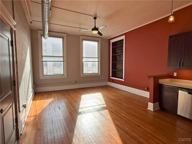 205 E Jefferson St in Syracuse, NY - Building Photo - Building Photo