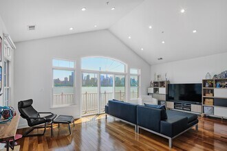 11 Lydia Dr in Guttenberg, NJ - Building Photo - Building Photo