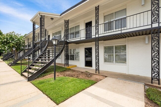 property at 4009 Old Shell Rd