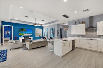 17 Willoughby Dr in Naples, FL - Foto de edificio - Building Photo