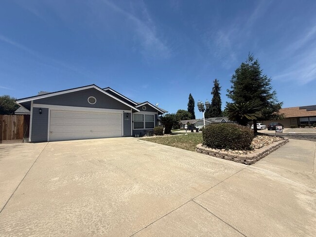 property at 1105 S Jeffrey Ct