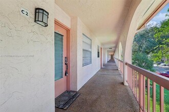 1210 Bahama Bend, Unit C2 in Coconut Creek, FL - Building Photo - Building Photo