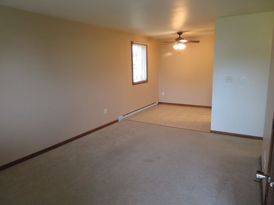 638 W State St in Hartford, WI - Building Photo