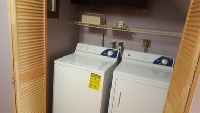 2624 NW 47th Terrace in Lauderdale Lakes, FL - Building Photo - Building Photo