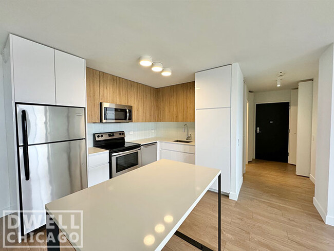 2345 N Clark St, Unit 1 Bed