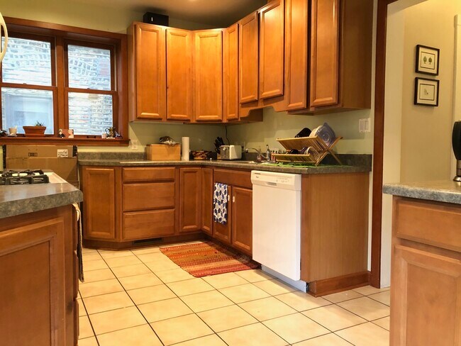 930 W Gunnison St, Unit #1