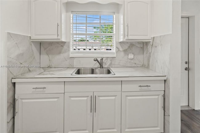 445 NE 121st St in North Miami, FL - Building Photo - Building Photo